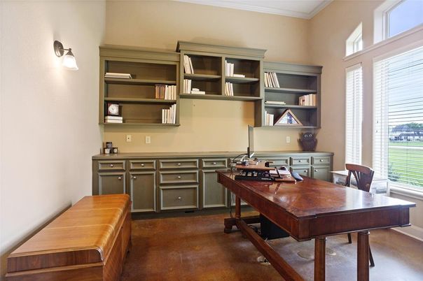 Home Office, Interior