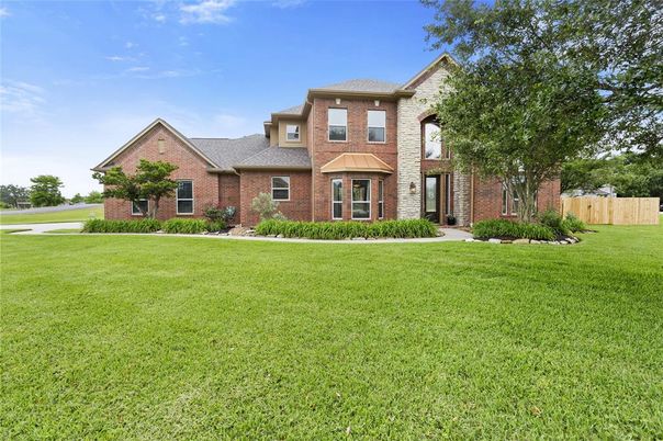 Backyard, Exterior, Facade, Brick Facade, Brick Traditional