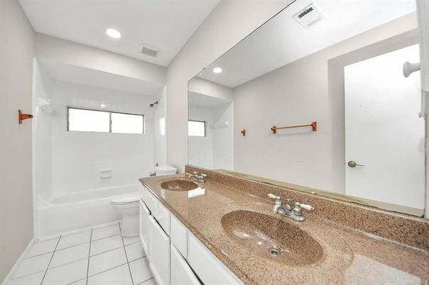Bathroom, Dual Sink Vanities, Interior, Recessed Lighting