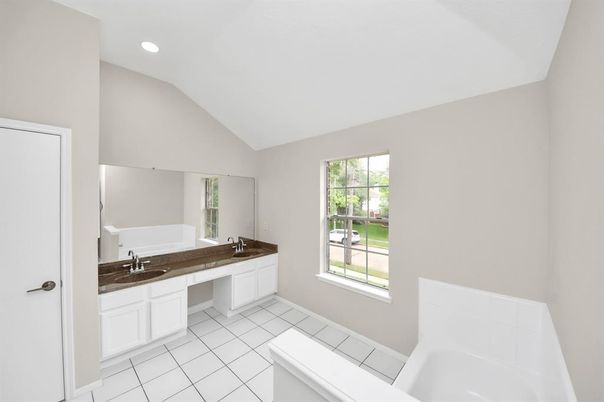Bathroom, Dual Sink Vanities, Interior, Recessed Lighting