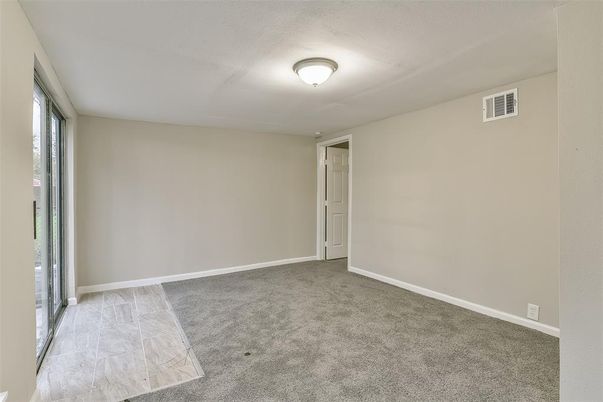 Empty room, Interior