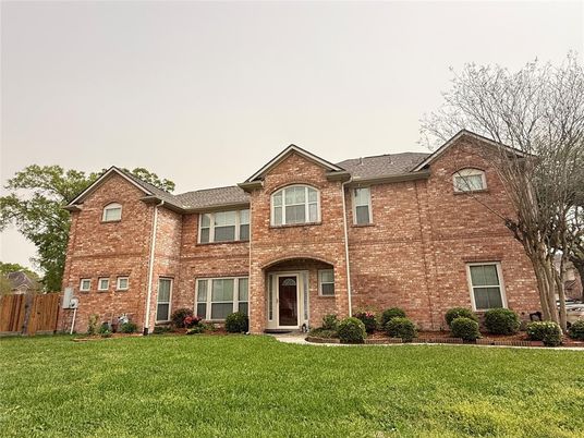 Exterior, Facade, Brick Facade, Brick Traditional
