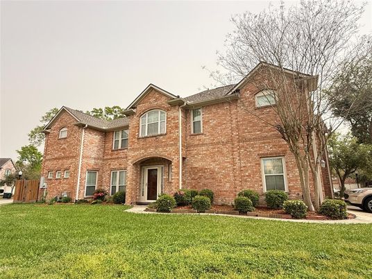 Exterior, Facade, Brick Facade, Brick Traditional