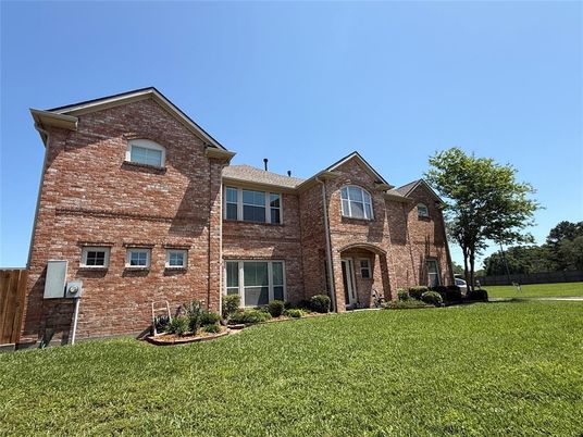 Backyard, Exterior, Facade, Brick Facade, Brick Traditional