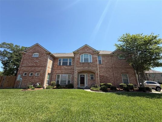 Backyard, Exterior, Facade, Brick Facade, Brick Traditional