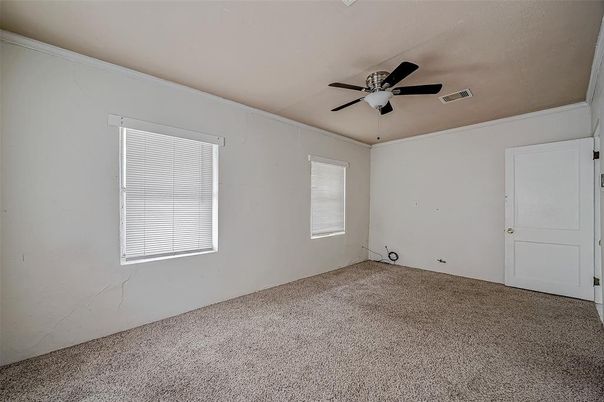 Empty room, Interior