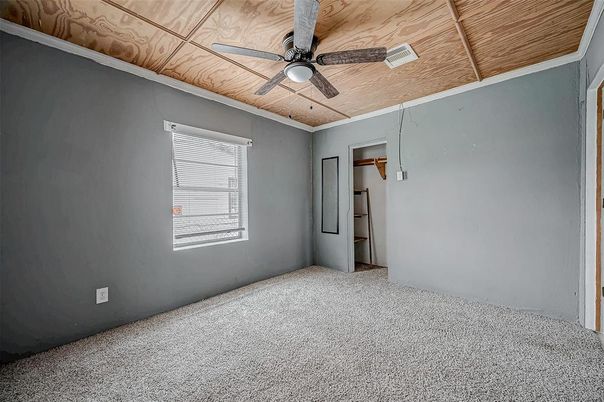 Empty room, Interior, Wooden Ceilings