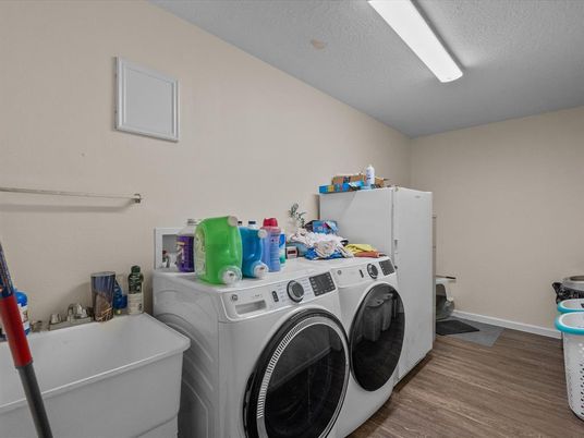 Interior, Washer, Wood Texture Flooring