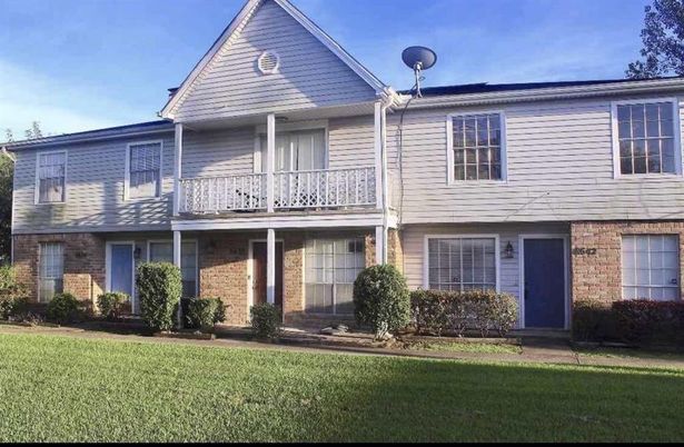 Exterior, Facade, Brick Facade, Split Level