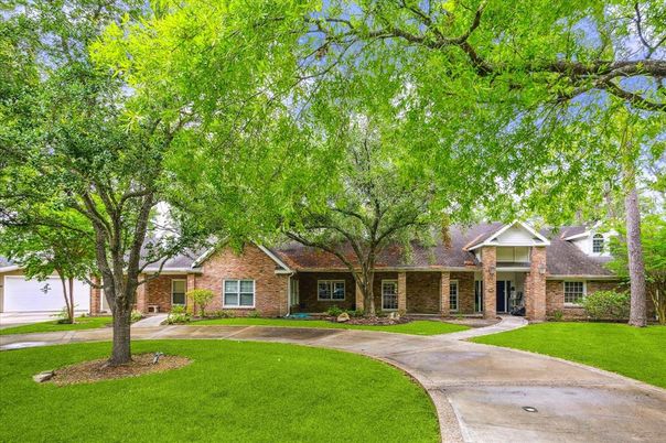 Attached, Exterior, Facade, Brick Facade, Ranch