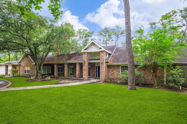 Exterior, Facade, Brick Facade, Brick Traditional