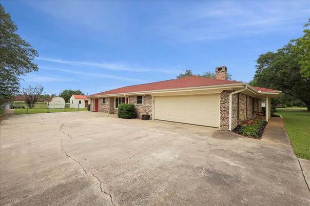 Attached, Exterior, Facade, Brick Facade, Ranch