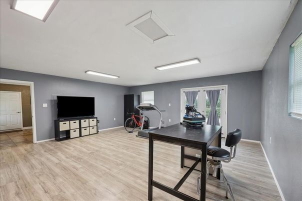 Fitness Equipment, Interior, Recessed Lighting, Wood Texture Flooring
