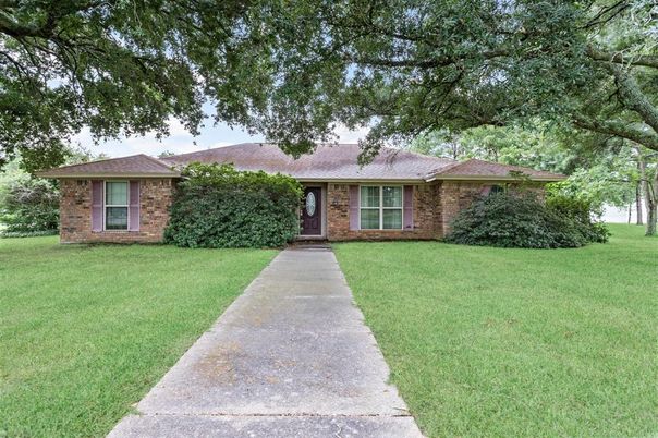 Exterior, Facade, Brick Facade, Ranch