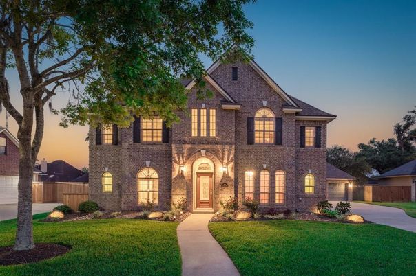 Exterior, Facade, Brick Facade, Brick Traditional