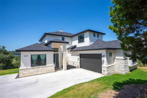 Attached, Exterior, Facade, Farmhouse