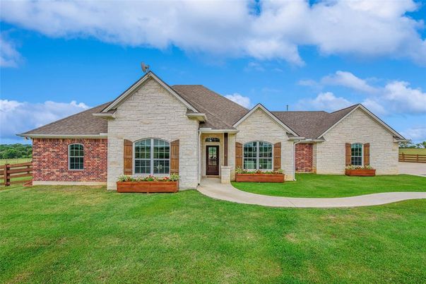 Backyard, Exterior, Facade, Brick Facade, Brick Traditional