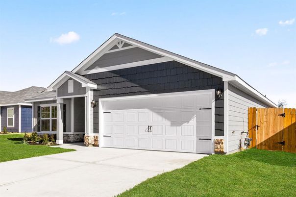 Attached, Exterior, Facade, American Craftsman