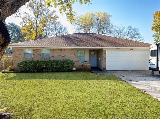 Attached, Exterior, Facade, Brick Facade, Ranch