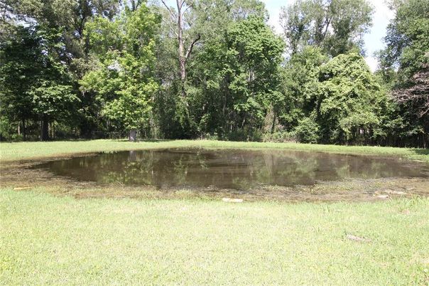 Exterior, Lake