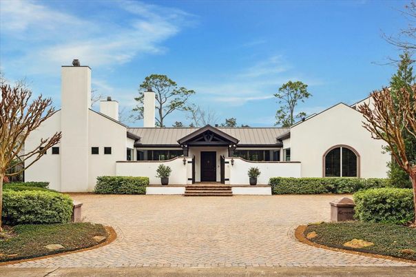 Exterior, Facade, Spanish Mediterranean