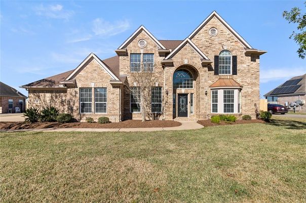Exterior, Facade, Brick Facade, Brick Traditional