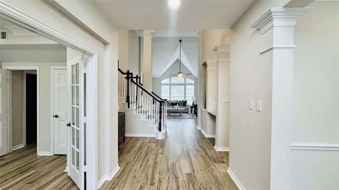 Interior, Pendant Lights, Wood Texture Flooring