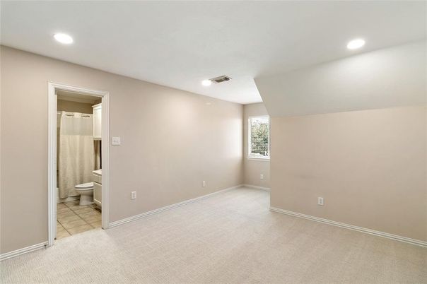 Bathroom, Empty room, Interior, Recessed Lighting