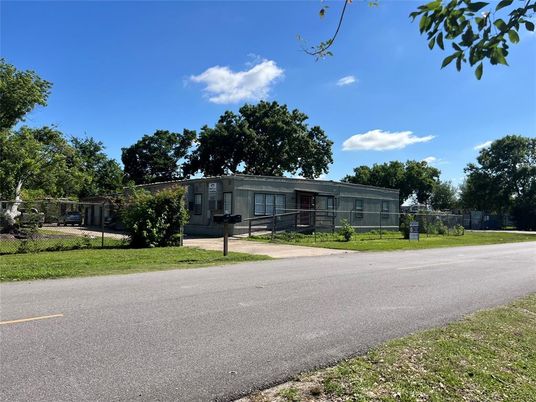 Backyard, Exterior, Facade, Ranch