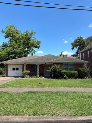 Attached, Exterior, Facade, Brick Facade, Ranch