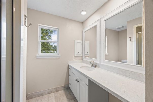 Bathroom, Dual Sink Vanities, Interior, Recessed Lighting