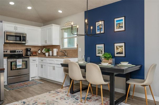 Dining room, Interior, Kitchen, Pendant Lights, Recessed Lighting, Stainless Steel Appliances, Wood Texture Flooring