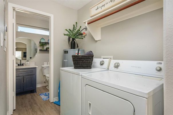 Interior, Utility Closets, Washer, Wood Texture Flooring