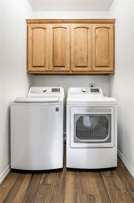 Interior, Washer, Wood Texture Flooring