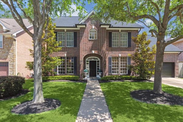 Exterior, Facade, Brick Facade, Brick Traditional