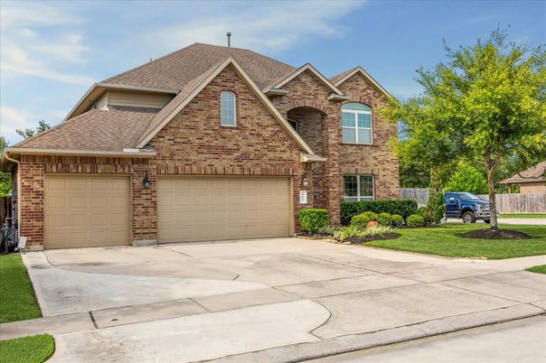 Attached, Exterior, Facade, Brick Facade, Brick Traditional