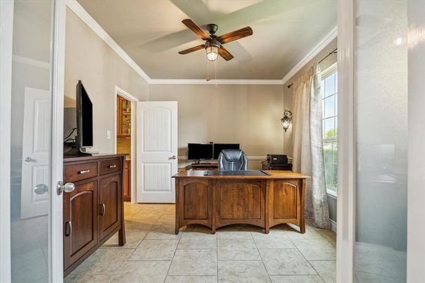 Home Office, Interior