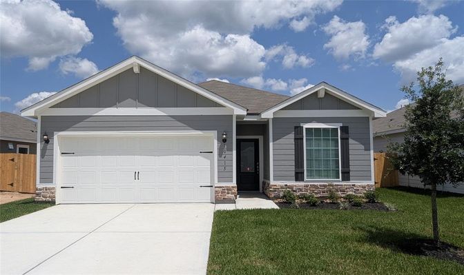 Attached, Exterior, Facade, American Craftsman
