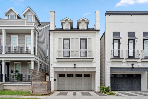 Attached, Exterior, Facade, Rowhouse