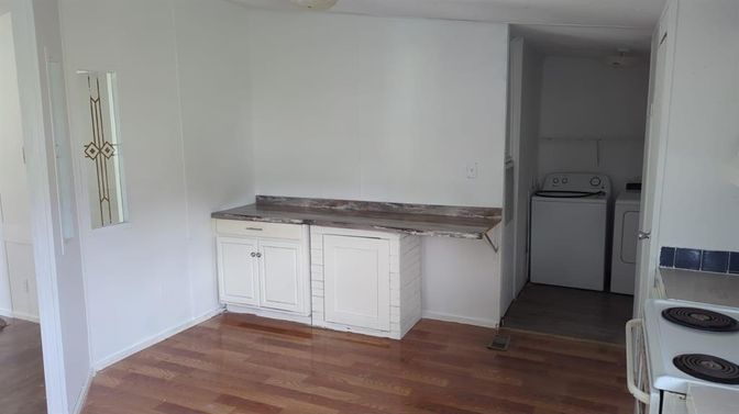 Interior, Washer, Wood Texture Flooring