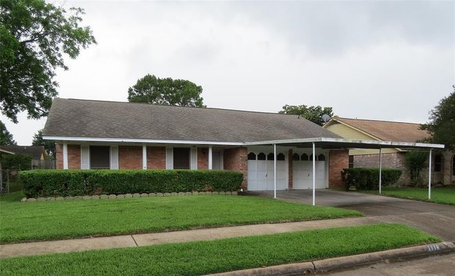 Attached, Exterior, Facade, Brick Facade, Ranch
