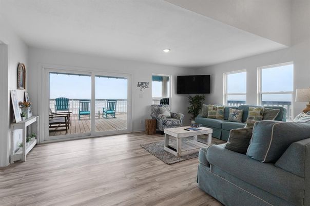 Interior, Living room, Recessed Lighting, Water, Wood Texture Flooring