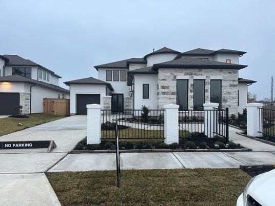 Attached, Exterior, Facade, Modern
