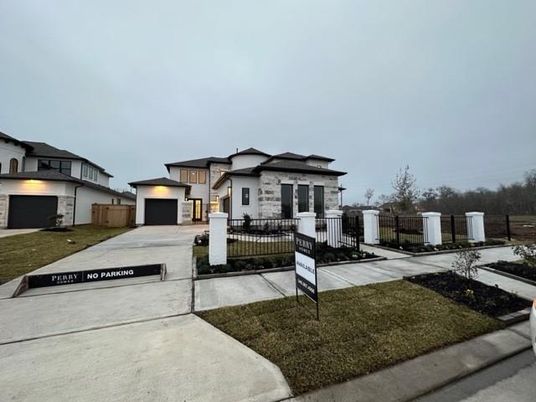 Attached, Exterior, Facade, Modern