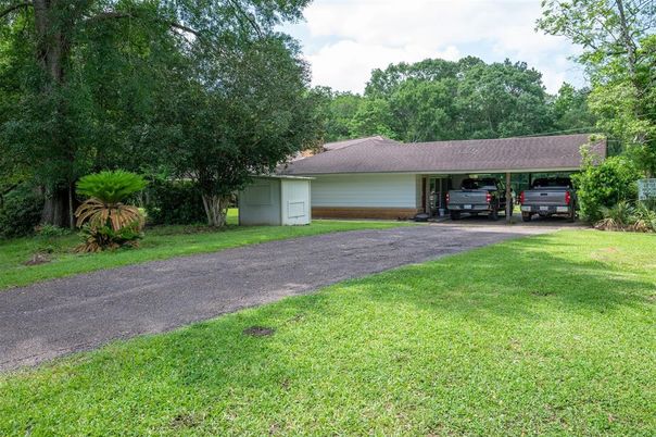 Backyard, Detached Garage, Exterior