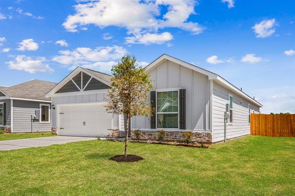 Attached, Exterior, Facade, Ranch