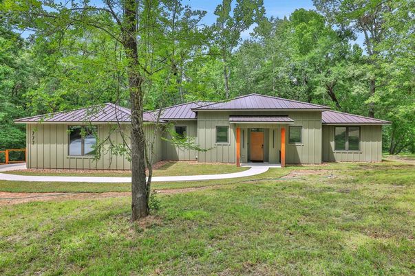 Backyard, Exterior, Facade, Ranch