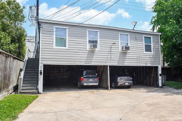 Attached, Exterior, Facade, Raised Ranch