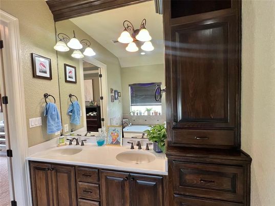 Bathroom, Dual Sink Vanities, Interior
