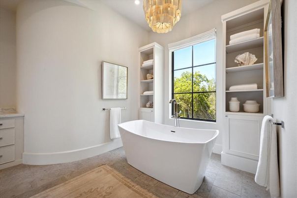 Bathroom, Chandelier, Free Standing Baths, Interior, Recessed Lighting